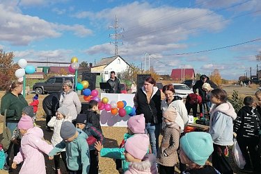 В поселке Первомайский Орска открылась детская площадка